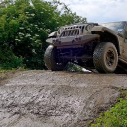 Abenteuer Allrad - Jeep auf Kuppe
