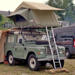 Abenteuer Allrad - alter Landy mit Dachzelt