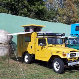 Buschtaxi-Treffen- Landcruiser mit Hubdach