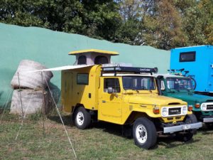 Buschtaxi-Treffen- Landcruiser mit Hubdach