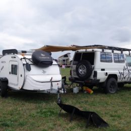 Buschtaxi-Treffen- Süßer Offroadanhänger