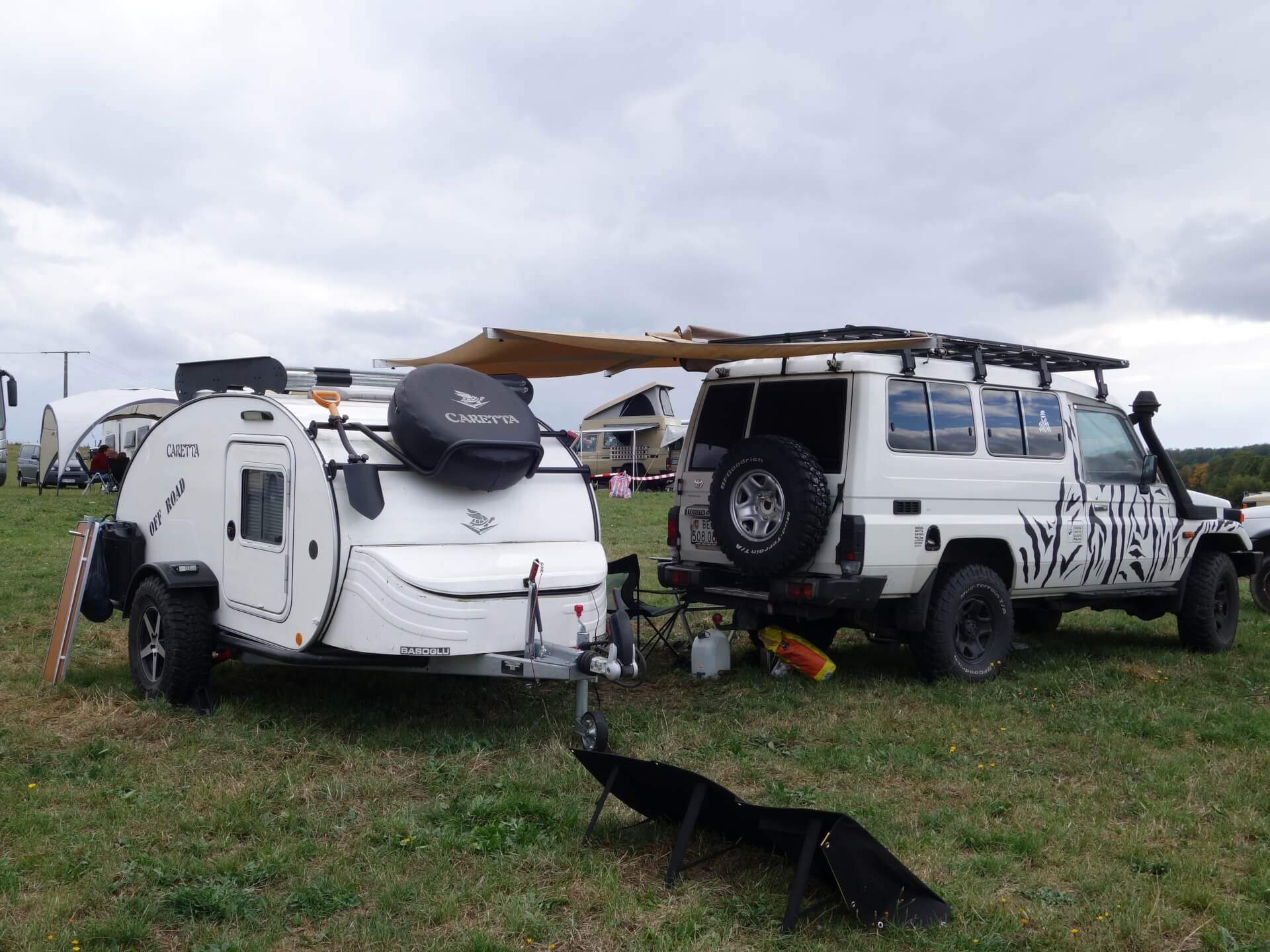 Buschtaxi-Treffen- Süßer Offroadanhänger